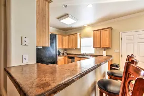 Waterfront Corpus Christi Townhome w/ Pool & Dock! - Interiør