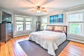 Cozy + Walkable Delmar Getaway w/ Fire Pit! - Innenbereich