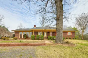Ozark Getaway w/ Pond, Fire Pit & Patio - Innvendig