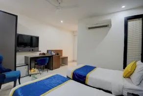 BlueNeck Sec 40 Unitech Cyber Park Gurugram - Rum