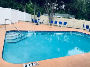 Days Inn & Suites by Wyndham Tampa/Raymond James Stadium - Piscine