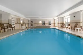 Spark by Hilton California Lexington Park - Piscine