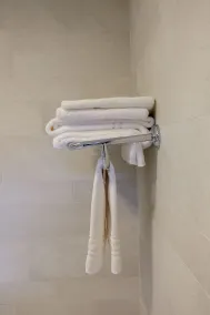 Charlemont Arms Hotel - Bathroom