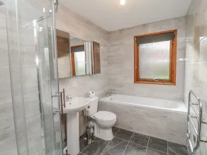 Cherry Trees - Baño