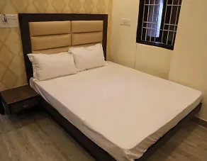 Hotel Mona Regency - Room
