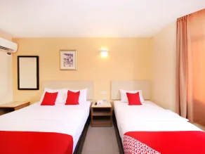 Super OYO 635 Seven Days Hotel - Habitación