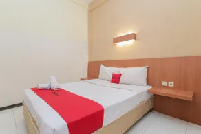 RedDoorz near Gubeng Station Surabaya - Værelse