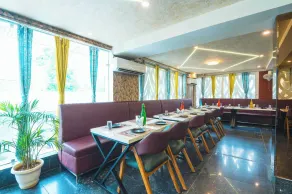 Treebo Sunny Feast - Restaurant