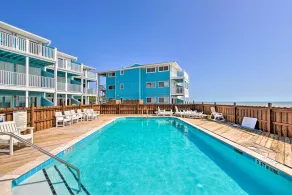 Kure Beach Condo w/ Panoramic Ocean Views! - Intérieur