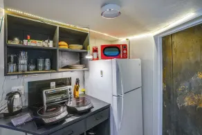 Hike, Fish & Ski: Riverside Barn Loft in Lee - Innvendig
