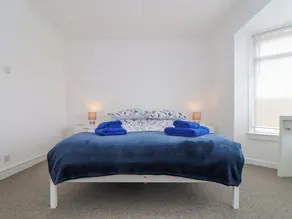 Small Hillman - Room