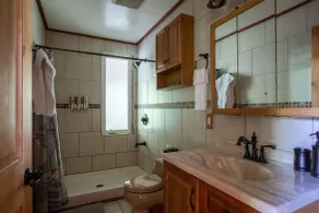 Alas Del Kealoha - Bathroom
