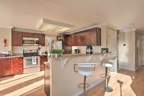 Cozy Centennial Home w/ Fenced-In Backyard! - Interiör