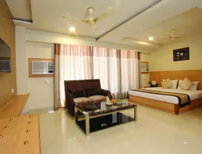 Wingston A TreeHouse Hotel, Goverdhan - Zimmer