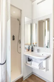 ibis budget Lugano Paradiso - Bathroom