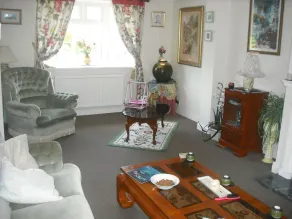 Room-large Home in Prime Location for al - Salle de séjour