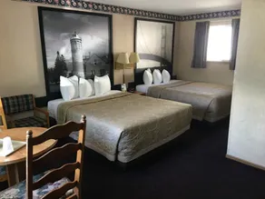 Super 8 Beachfront by Wyndham Mackinaw City, MI - Chambre