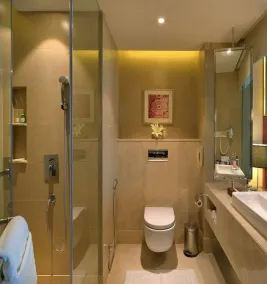 Majestic Court Sarovar Portico - Bathroom