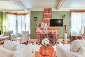 Historic Home w/ Yard in the Heart of Reading! - Interiör