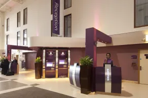 Premier Inn London Heathrow Airport T2 & T3 - Bath Road - Reception