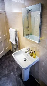 The Mortal Man Inn - Bathroom