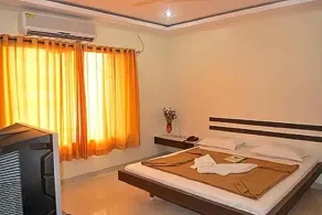 KDM Hotel Sai Geeta Shirdi a walk away from Saibaba Temple - Room