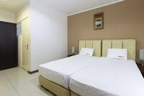 RedDoorz near Gondangdia Station - Room