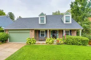 Spacious Family Home w/ Deck & Yard in Littleton! - Innvendig