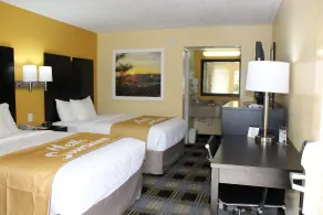 Days Inn by Wyndham Canton - Chambre