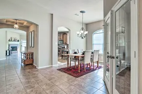 San Antonio Retreat w/ Fireplace + Pool Access! - Interiør