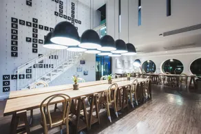Blu Monkey Hub and Hotel Phuket Town- Free All Day Coworking space - Restaurant