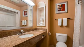 Best Western Plus The Woodlands - Salle de bain
