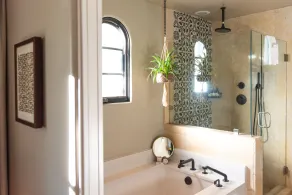 North Block Hotel - Bathroom