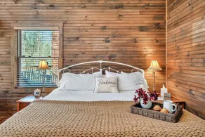 Rivers Edge Treehouses - Rum