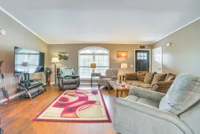 Serene Presque Isle Harbor Home on Sunrise Side! - Interiör