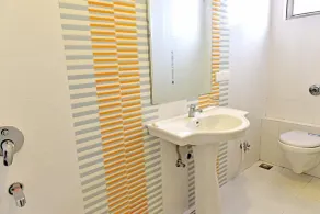 Royal View Hotel - Bathroom