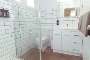 Barclay Motor Inn - Bathroom