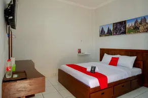 RedDoorz near Padang Golf Adisucipto - Habitación