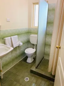 Angel's Rest Motel - Bathroom