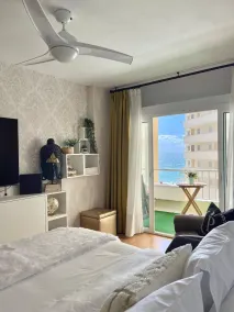 Marbella Beachfront Studio - EaW Homes - Habitación