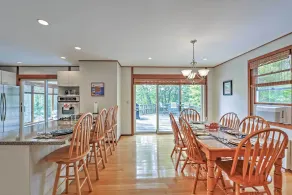 Walk to Beach! Hyannis Family Haven w/ Deck - Intérieur