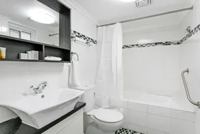 Comfort Inn & Suites Burwood - Bathroom