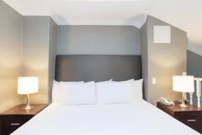 Sandman Hotel & Suites Vancouver Airport - Room