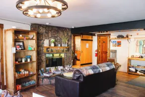 Box Canyon Lodge and Hot Springs - Hall
