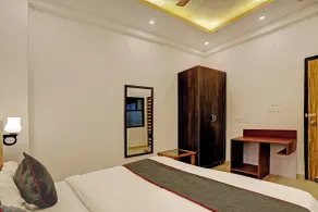 Super Collection O Sector 55 Noida Near Noida Stadium - Room