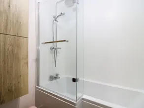4 Gordon Street - Bathroom