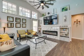 Family Getaway w/ Games & Pool in Spring Hill - Interiør