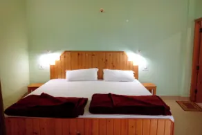 Goroomgo Chanderlata Cottage Naggar Kullu - Room