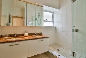 Hermanus Beachfront Lodge - Badeværelse