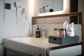 Shanghai Elong Hotel by the bund and Nanjing road Pedestrian street - Bathroom